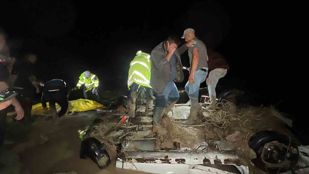 Nevşehir'in  Gülşehir ilçesinde  sel sularına kapılan araçtaki çift hayatını kaybetti Kimlikleri Belli oldu 