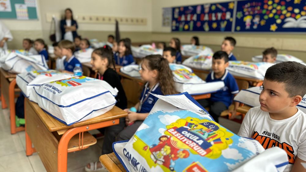 Samsun'da 2 bin çocuğa kırtasiye seti ve okul çantası desteği