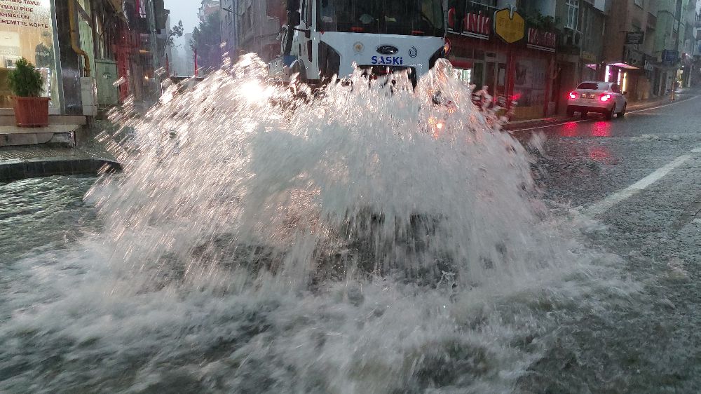 Samsun'da sel felaketi: Sanayi bölgesi göle döndü, ev ve iş yerleri sular altında kald