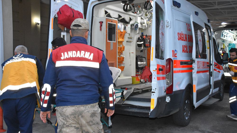 Şanlıurfa'da Bebek Kamyonettin Altın'da Kaldı 