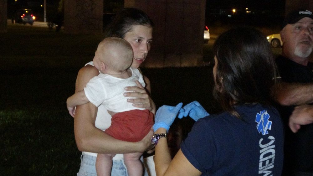 Tur minibüsü - ambulans kazasında turist aile bebeği sağlık ekiplerine vermek istemedi 