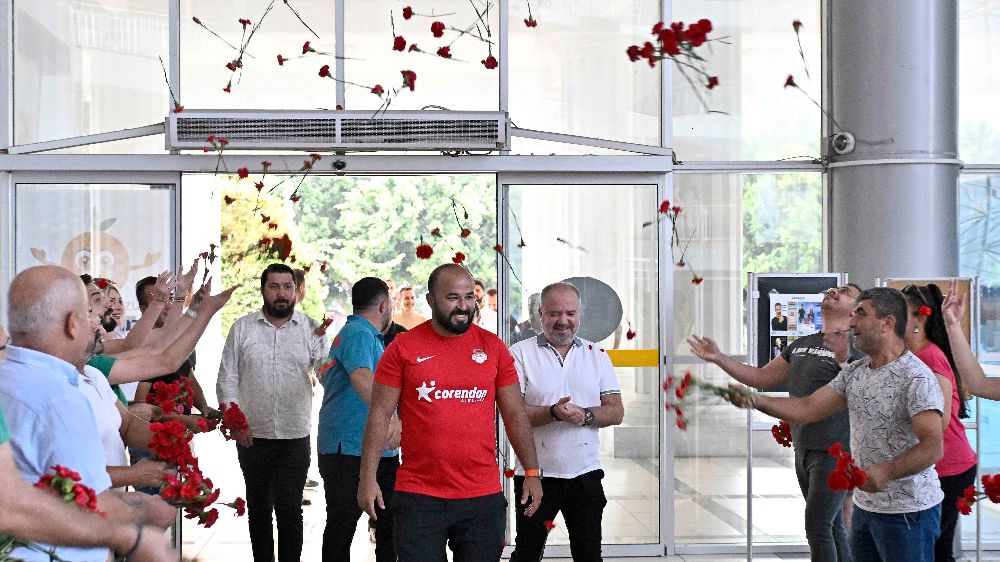 Türkiye Yağlı Güreş Ligi’nin ilk şampiyonu Orhan Okulu' ya coşkulu kutlama yapıldı 