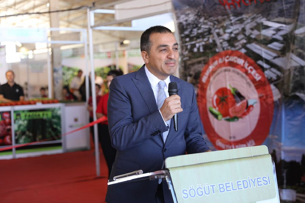Vali Öksüz, Söğüt'te tarım sergisinin açılışını yaptı
