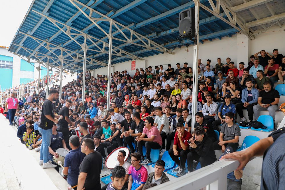 Vali Türker Öksüz, Burdur MAKÜ Spor'u Türkiye Kupası'nda yalnız bırakmadı