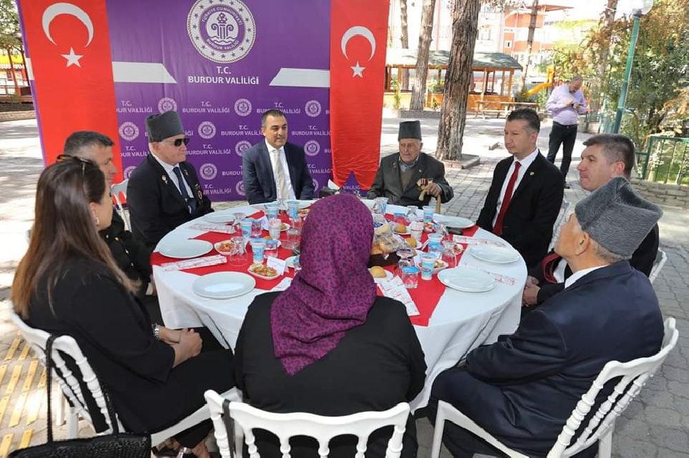 Vali Türker Öksüz'den Gaziler Günü'nde anlamlı buluşma | Burdur haber