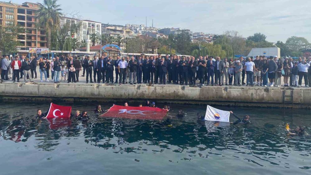 100. yıla özel su altında Türk bayrağı açtılar