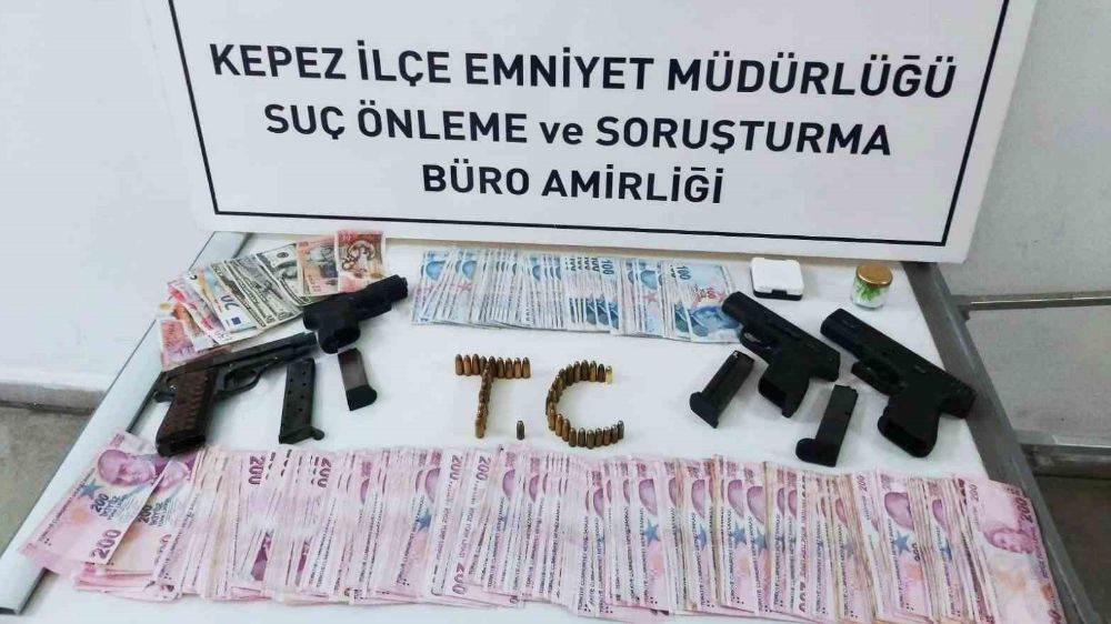 14 ayrı servise eş zamanlı operasyon ; 6 şüpheli tutuklandı