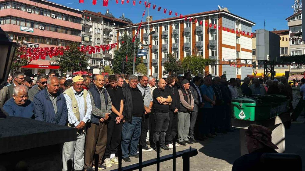 76 yaşında ki Yavuz Ayanoğlu Zonguldak'ta toprağa verildi