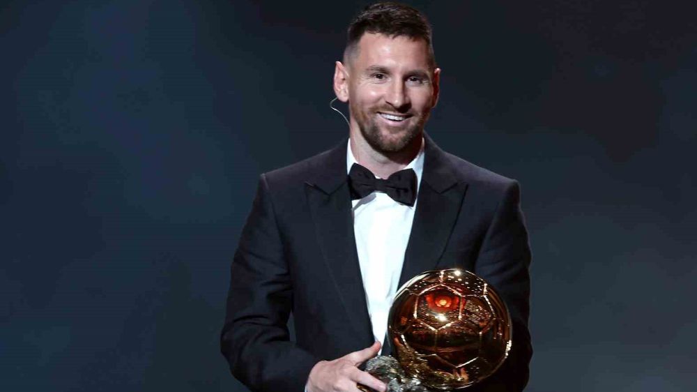 8. kez yılın en iyi oyuncusu Lionel Messi