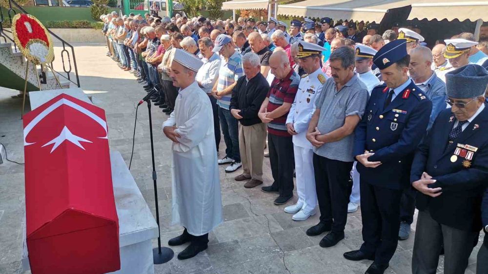 92 yaşında ki kore gazisi göz yaşlarıyla toprağa verildi