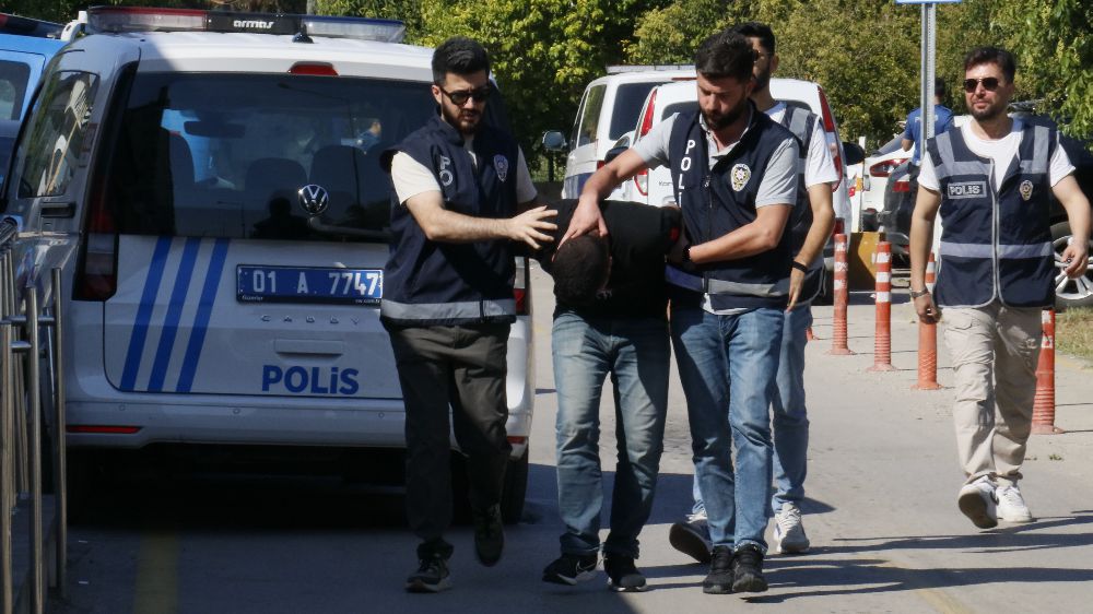 Adana'da 8 yaşındaki çocuğu parkta vuran kişi yakalandı