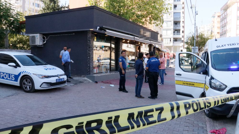 Adana'da mağazaya silahlı saldırı: 1 ölü, 1 yaralı