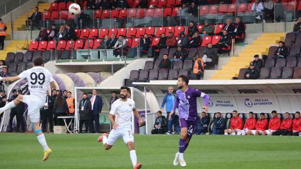  Afyonspor, konuk ettiği Van Spor’a 1-0’lık skorla mağlup oldu.
