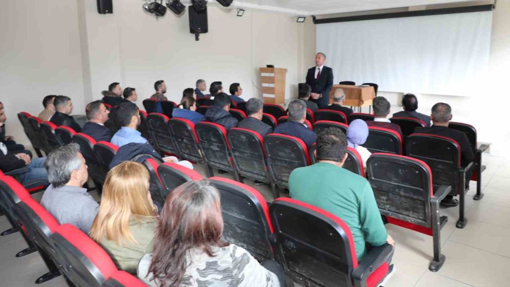Ağrı’da MESEM Bilgilendirme Toplantısı İl Milli Eğitim Müdürü Hasan Kökrek'in katılımıyla yapıldı