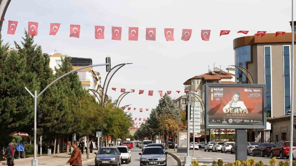 Aksaray Belediyesi, Bayrakları asmaya başladı