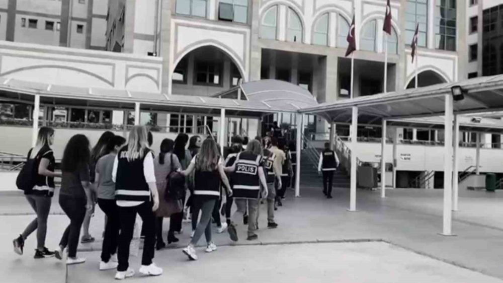 Antalya’da sağlık dolandırıcılarına baskın: 25 kişi yakalandı