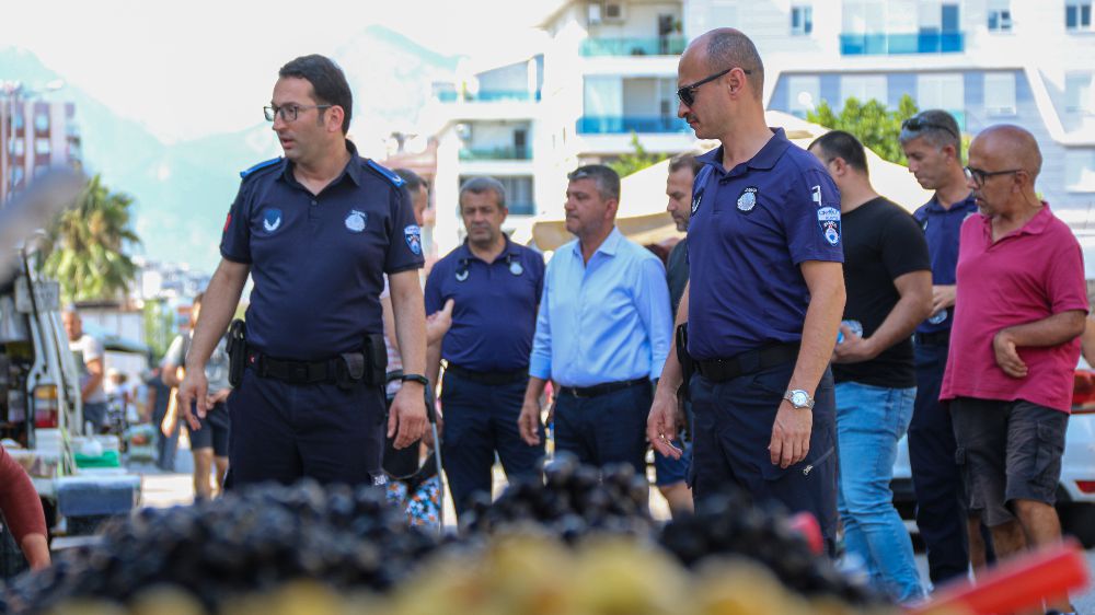 Antalya'da seyyar pazarcı denetimine çıkan oda başkanını şoke eden manzara