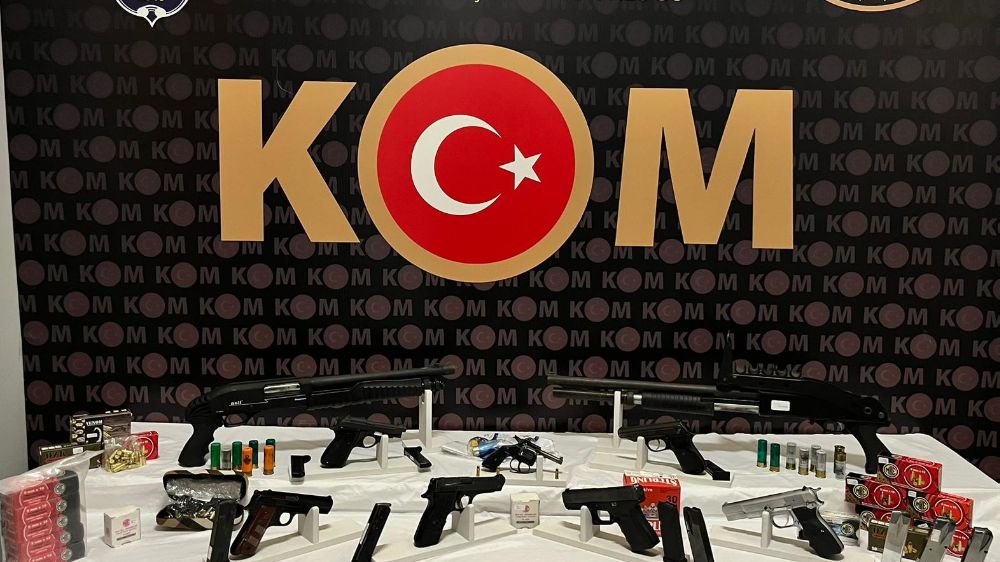 Antalya’da silahlı suç örgütüne operasyon düzenlendi: 19 kişi tutuklandı