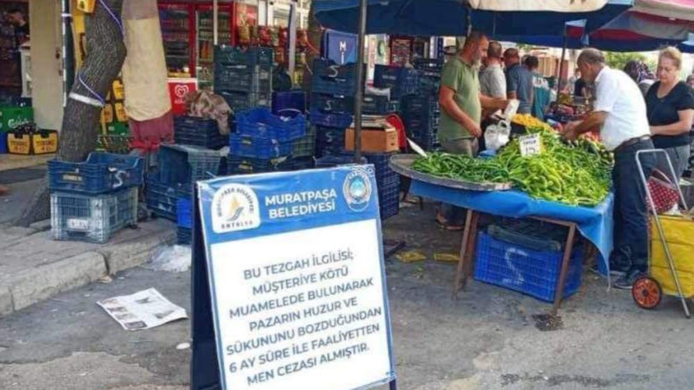 Antalya Muratpaşa 'da kadın müşterisini döven pazarcı esnafına Belediye Cezalandırdı.