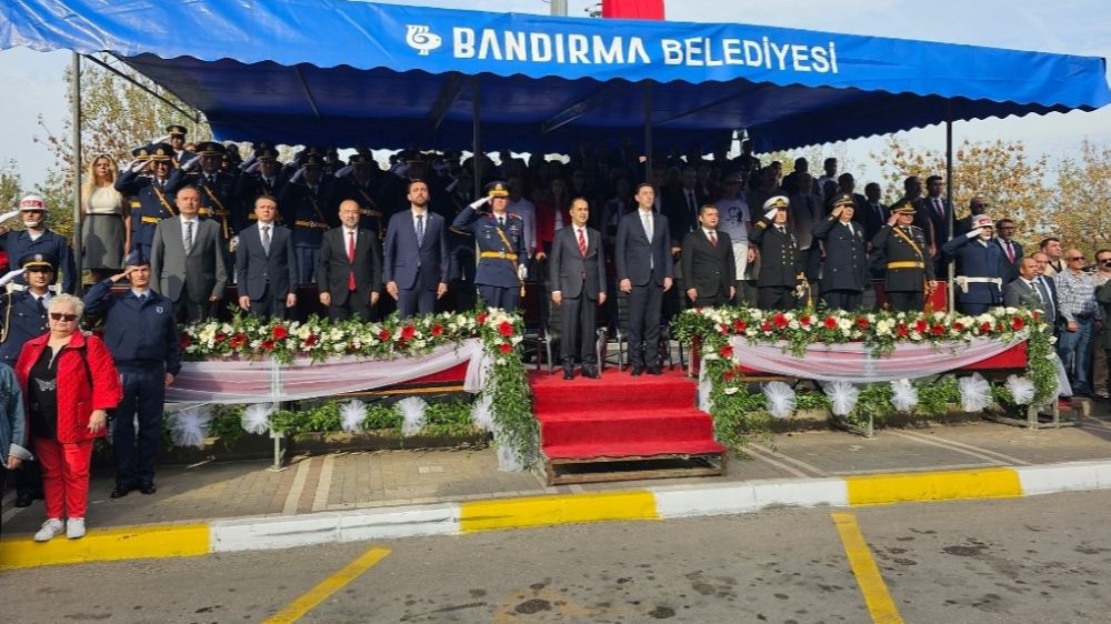 Bandırma’da Cumhuriyet kutlamaları göz kamaştırdı