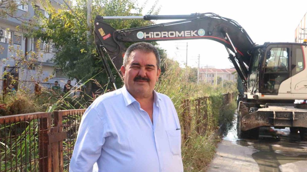Barbaros Mahallesinde sulama kanalı temizlik çalışmaları başladı 