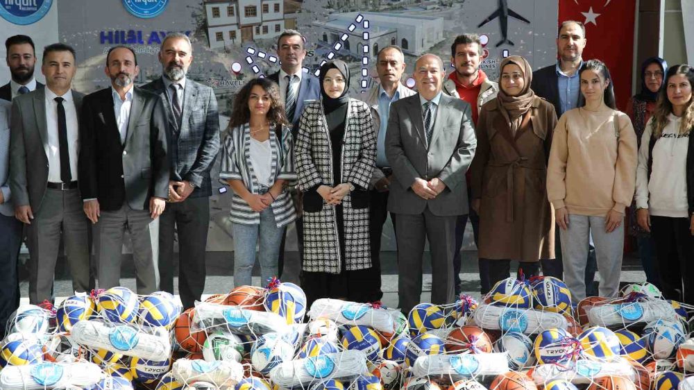 Başkan Ayık’tan okullara destek 