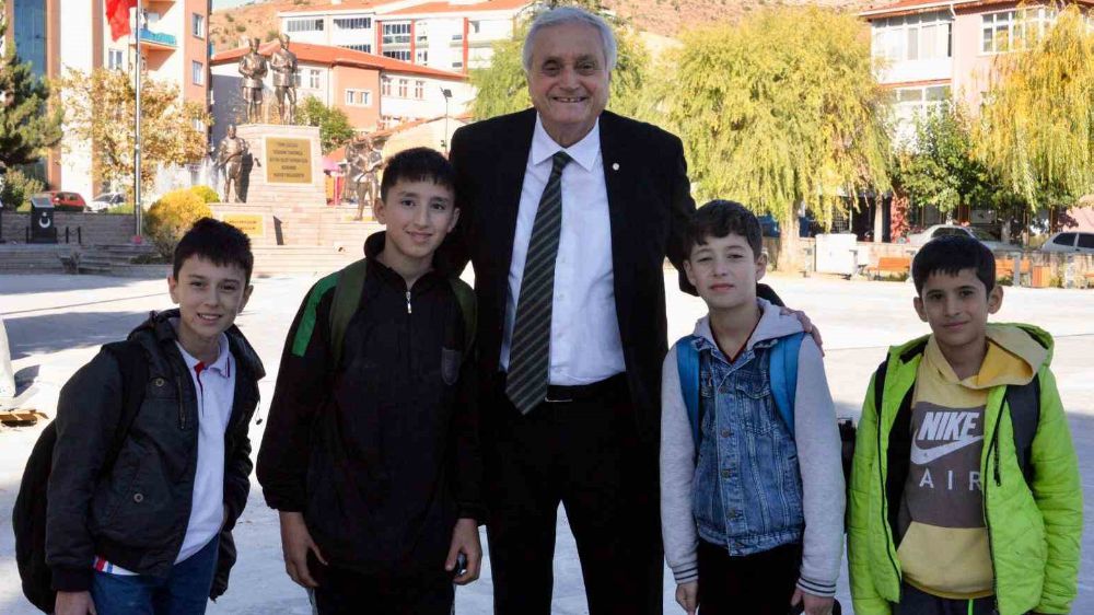 Başkan Bakkalcıoğlu çocukları unutmadı