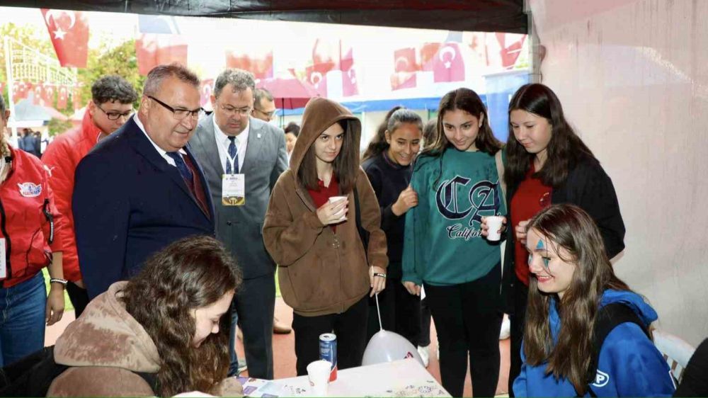 Başkan Çerçi Manisa Bilim Şenliğine gitti 