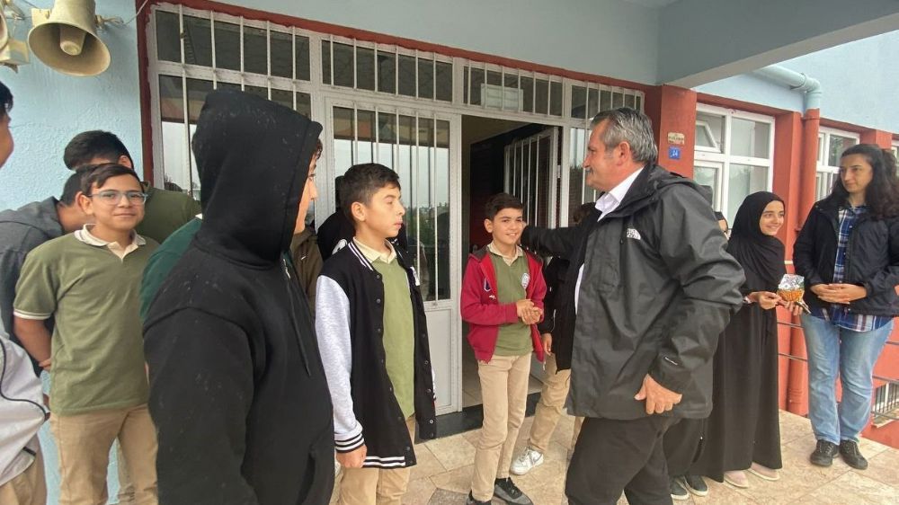 Başkan Koloğlu okulları gezdi öğrencilere kulak verdi.