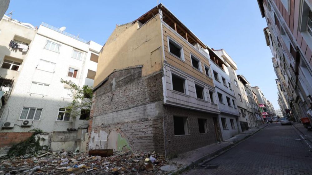 Bayrampaşa'da yüksek riskli binaların dönüşümü başladı 
