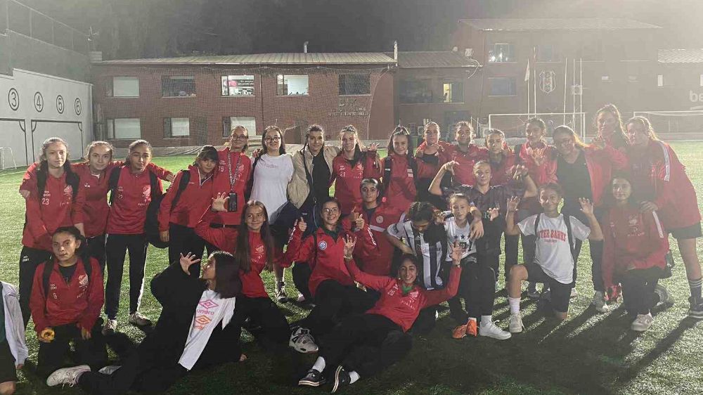 Beşiktaş kız futbol takımı ile Bilecik kolej kız futbol takımı maçında berabere kalındı