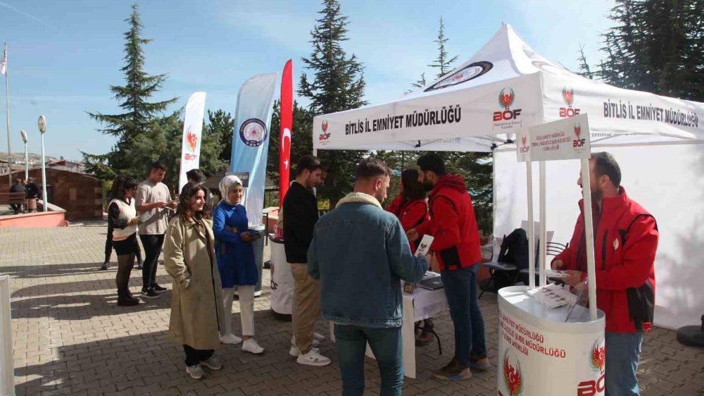 Bitlis'te Öğrencilere ''El Ele Güvenli Geleceğe'' projesi
