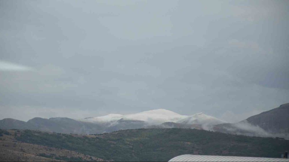 Bitlis’te yüksek kesimlerinde kar