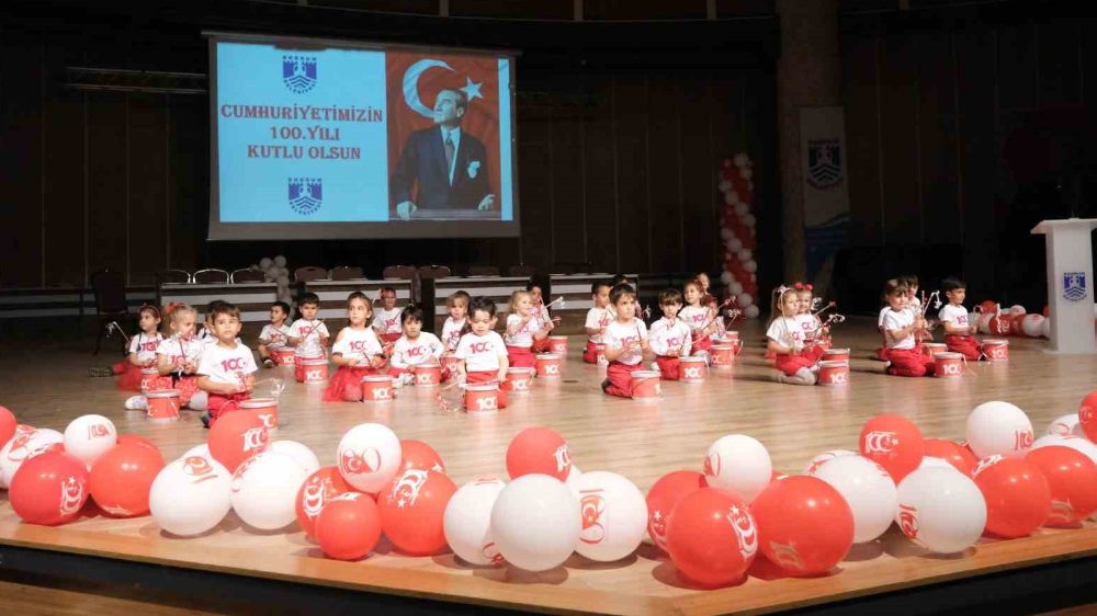 Bodrum’da anaokulu öğrencilerinden 100. yıl gösterisi