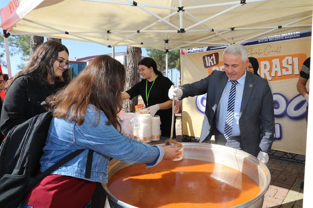 Bucak Belediyesinden üniversite öğrencilerine Tarhana çorbası ikramı!