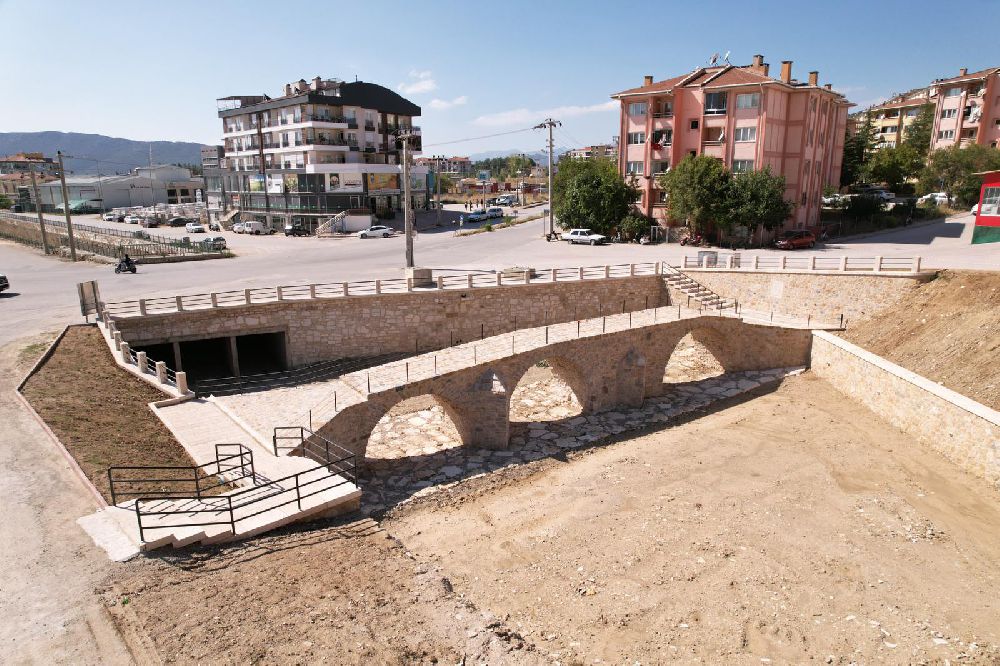 Bucak'ta tarihi Hacı Sarılar Köprüsü restorasyonu tamamlandı