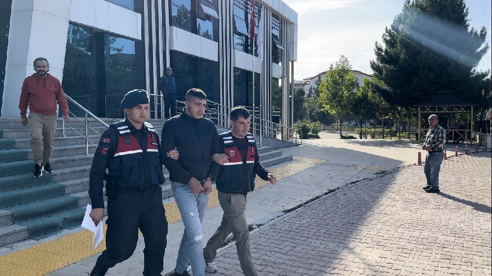 Burdur Bucak'ta polislere çarpan sürücü tutuklandı 