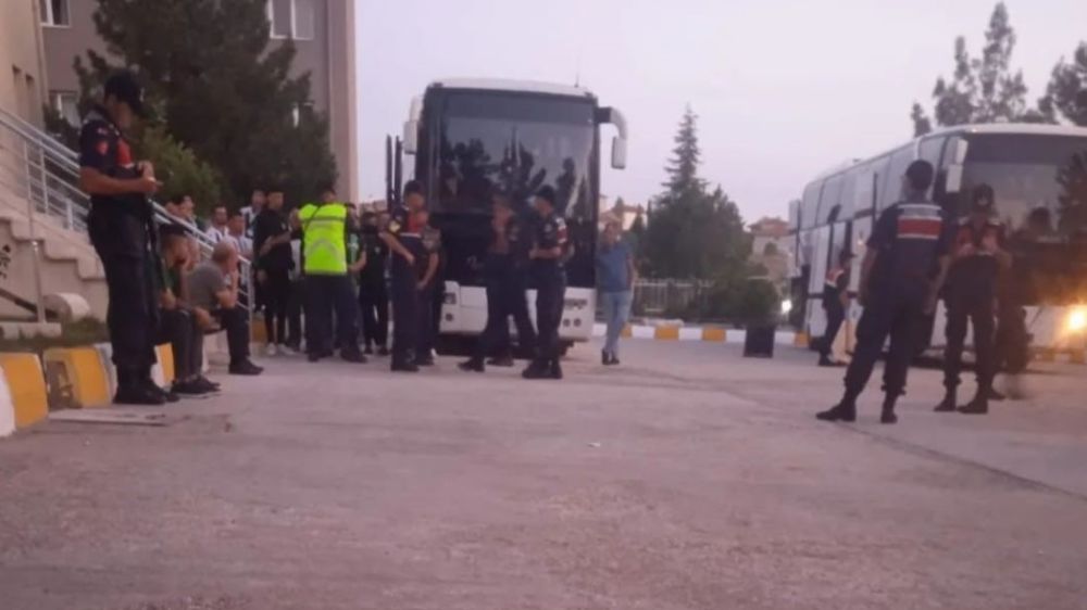 Burdur Çavdır Söğüt'te Taşkınlık yapan Denizlispor taraftar grubu otobüsüne silahlı saldırı