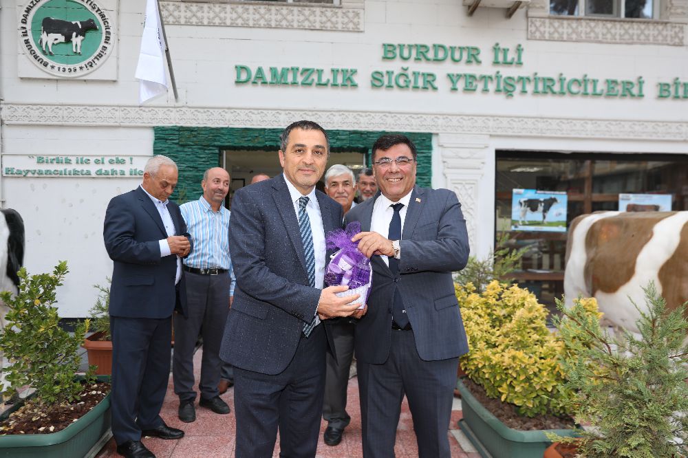 Burdur Valisi Öksüz'den tarım ve hayvancılık sektörüne ziyaret