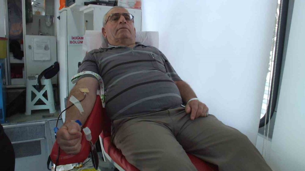 Burhaniyeli Mehmet Salihoğlu 15 yıldır düzenli kan bağışında bulunuyor