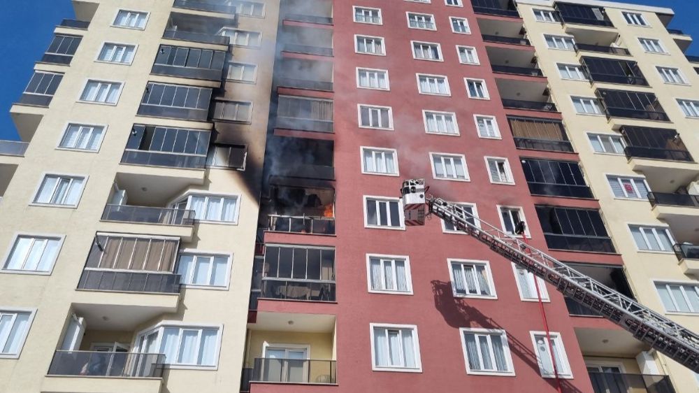 Bursa’da 11 katlı apartmanda yangın