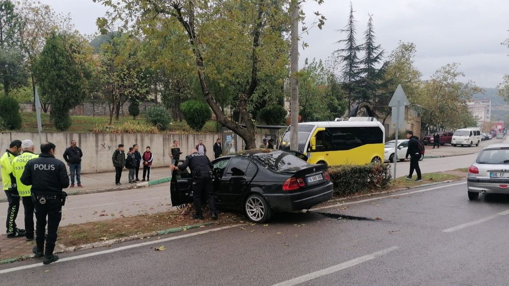 Bursa’da otomobil kazası : 2 yaralı