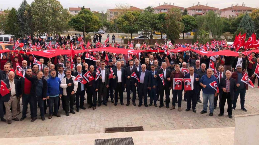 Cumhuriyet’in 100. yılını  25 metrelik Türk bayrağı ile kutladılar 