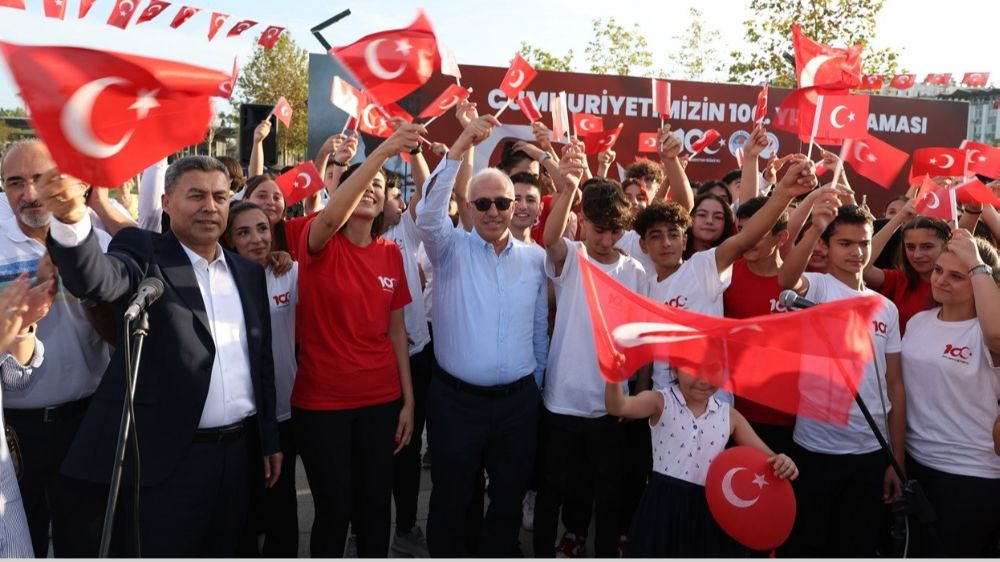 Cumhuriyetin 100. yılı  heyecan dolu törenle kutlandı 