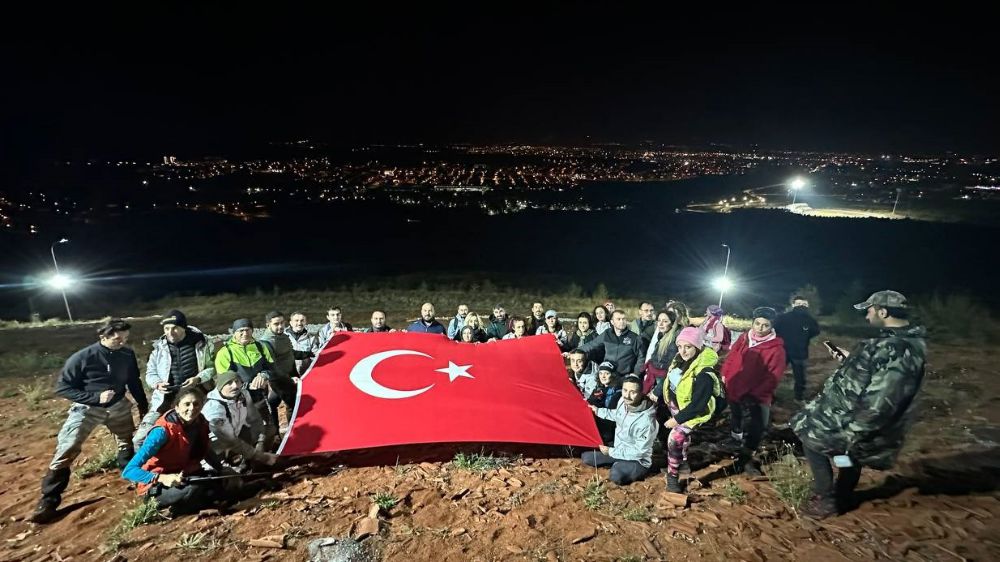 Cumhuriyetin 100. yılı için gece yürüyüşü