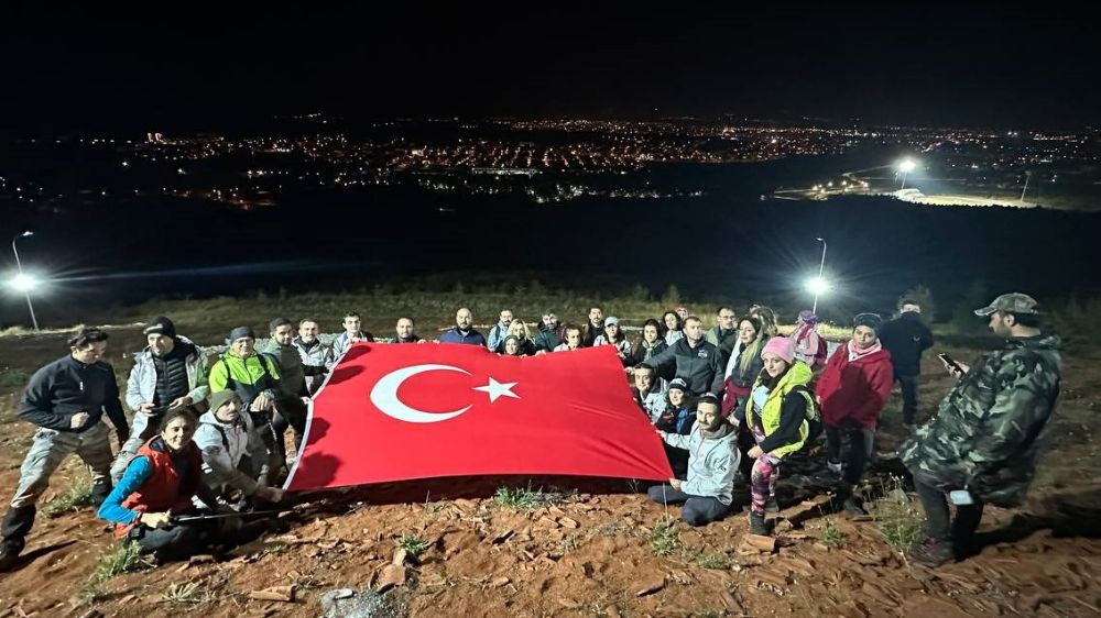 Cumhuriyetin 100. yılı için gece yürüyüşü