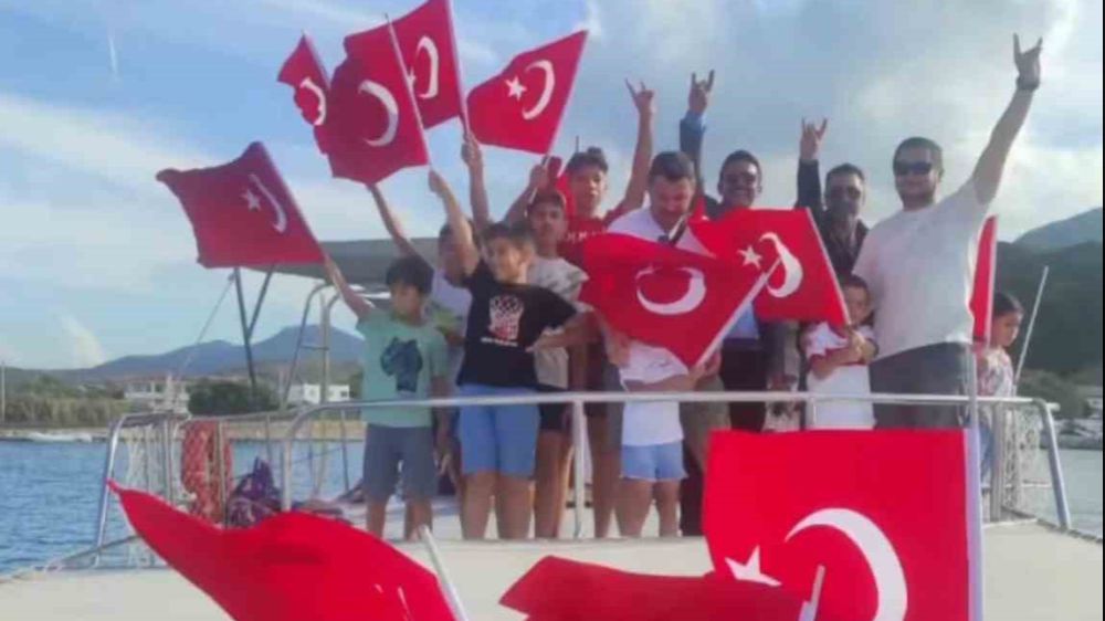 Datça Ülkü Ocakları Murdala Adası’nda Türk Bayrakları  açtı
