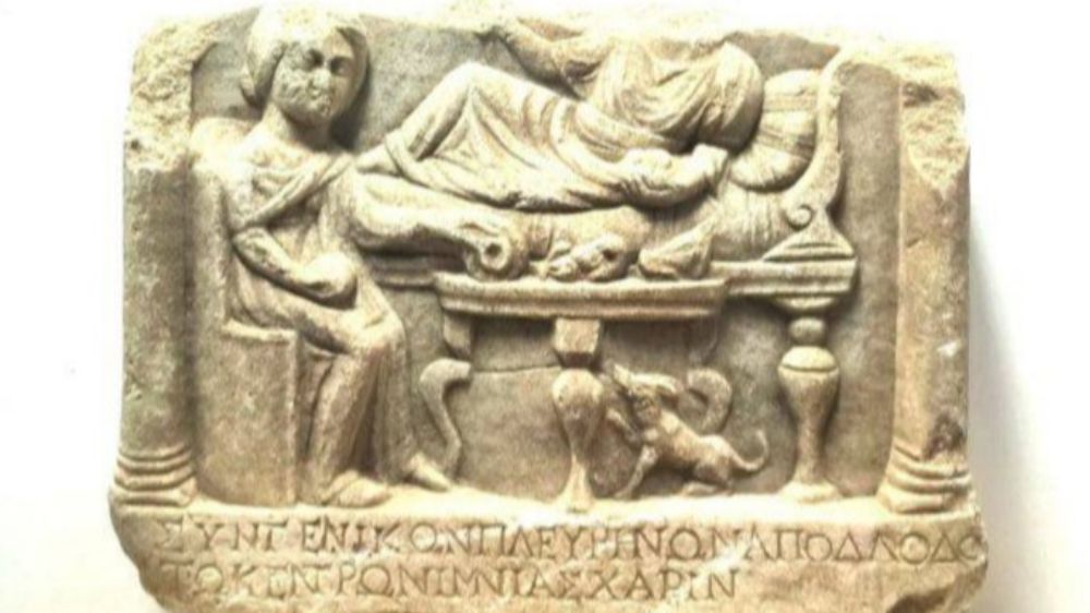Denizli’de tarihi eser kaçakçıları çaldıkları mezar steli ile yakalandılar