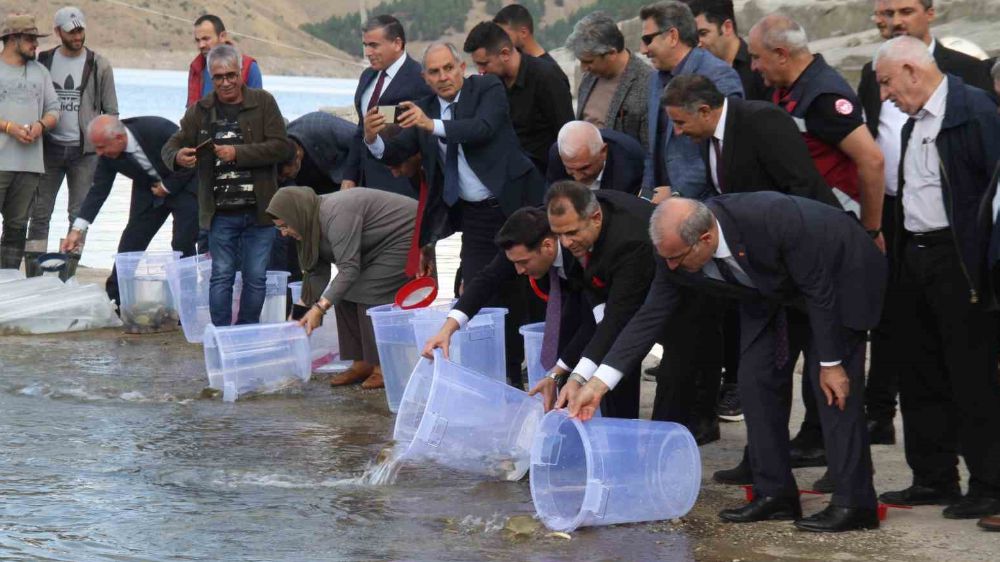 Elazığ'da balık hasadı ve balıklandırma etkinliği düzenlendi