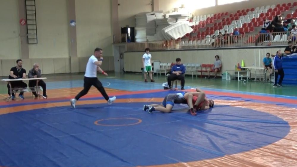 Erzincan’da 100. Yıl Cumhuriyet bayramına özel güreş turnuvası